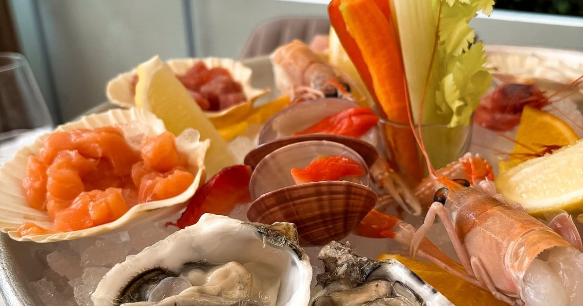 Raw seafood and oysters in Milan